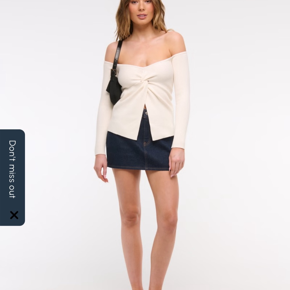 Abercrombie & Fitch Off-Shoulder Cream Sweater - Picture 2 of 9